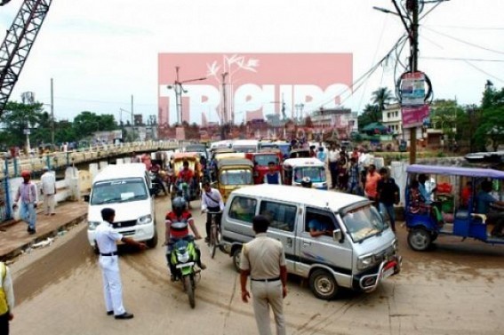 Encroachment of footpaths in the heart of the city leading to traffic jam in the city during the wee hours Encroachment of footpaths in the heart of the city leading to traffic jam in the city during the wee hours